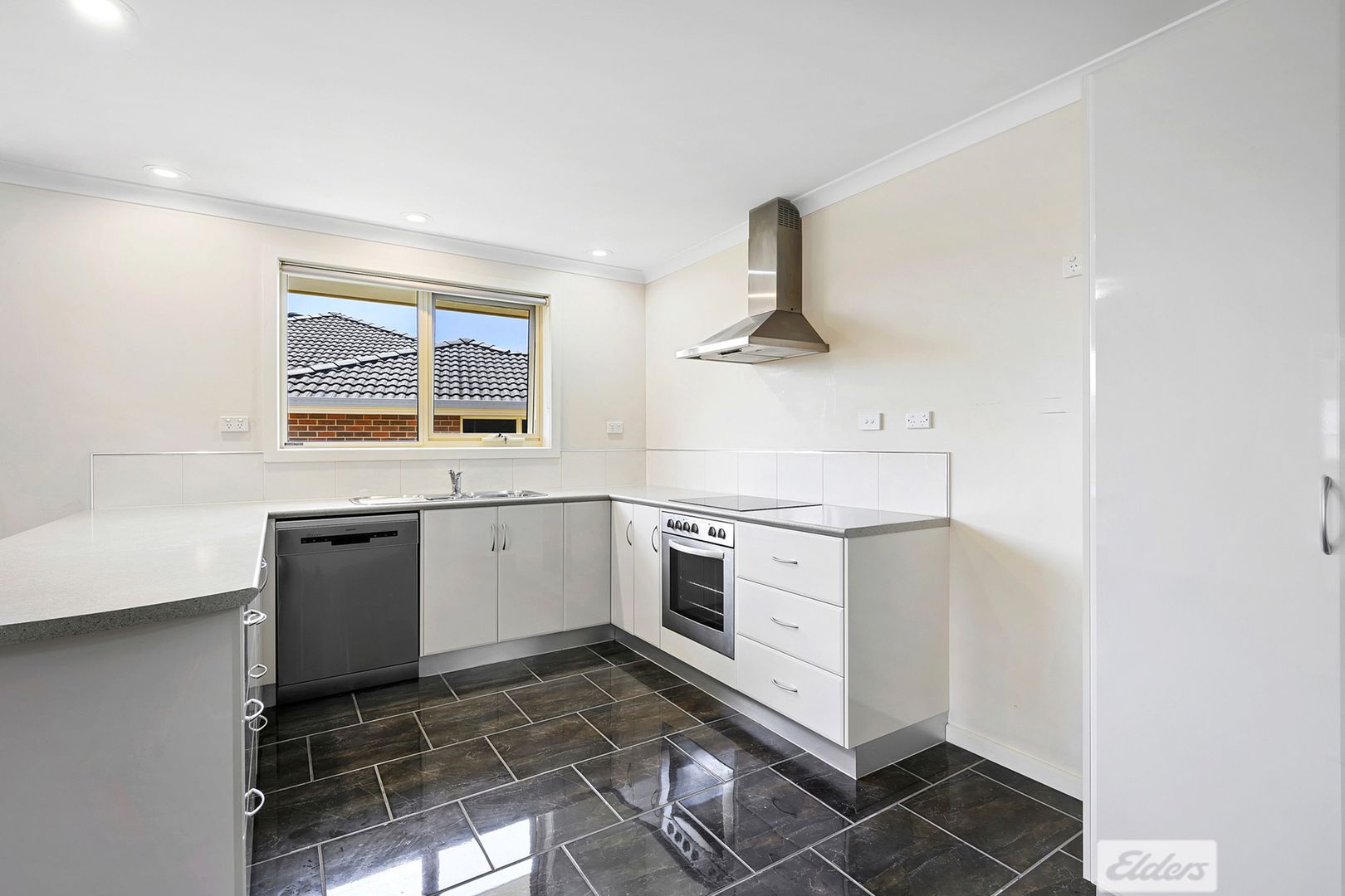 1/6 Beaufort Court, Somerset TAS 7322, Image 2