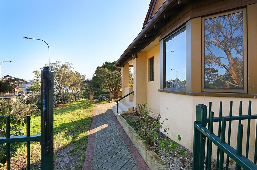 116 Marmion Street, East Fremantle WA 6158, Image 2