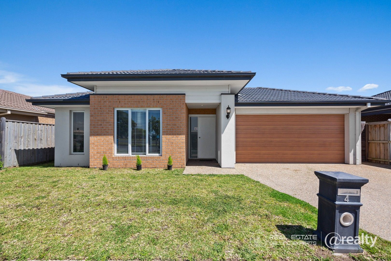 4 Whinstone Avenue, Clyde VIC 3978, Image 1
