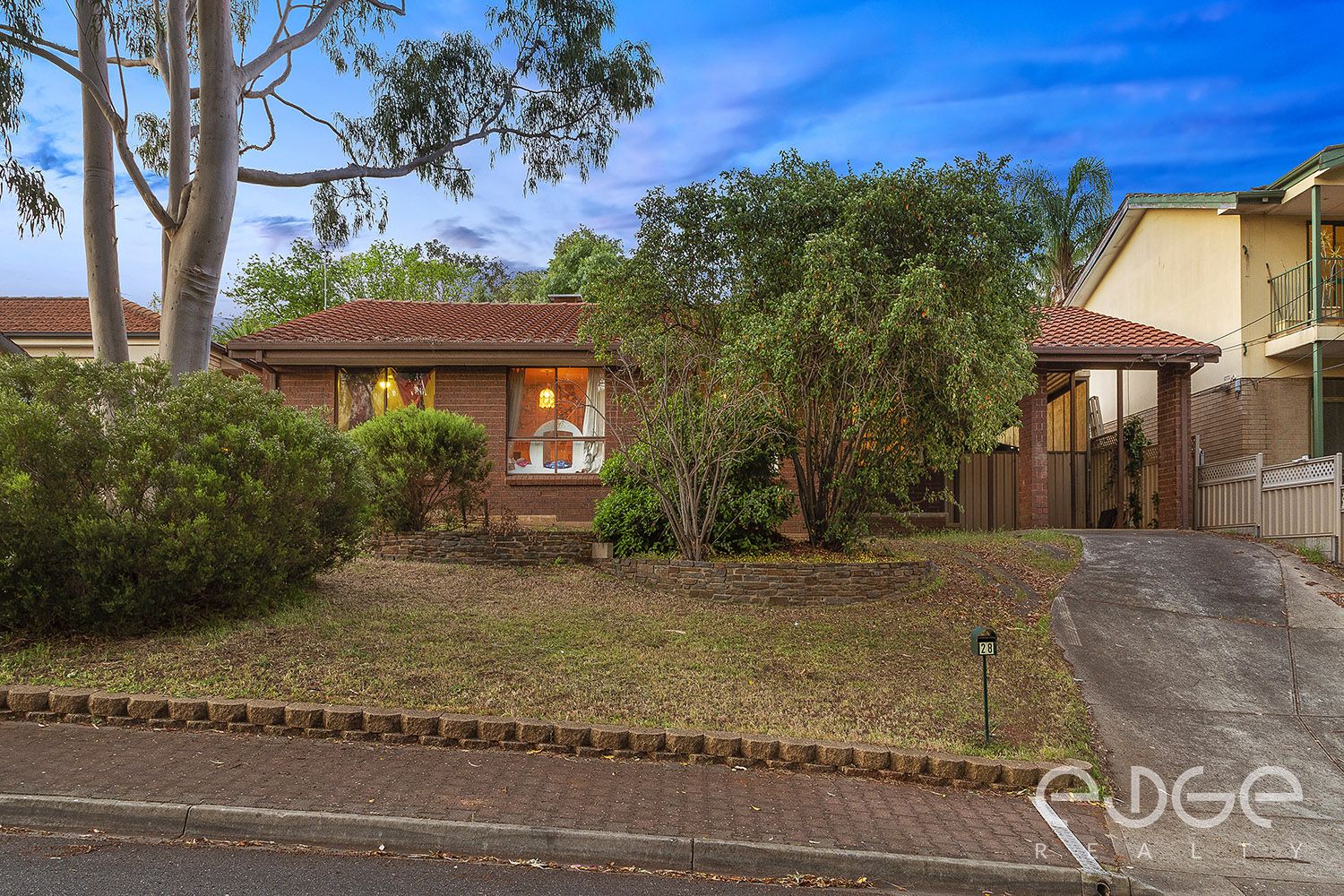 28 Carnarvon Avenue, Redwood Par Property History & Address Research