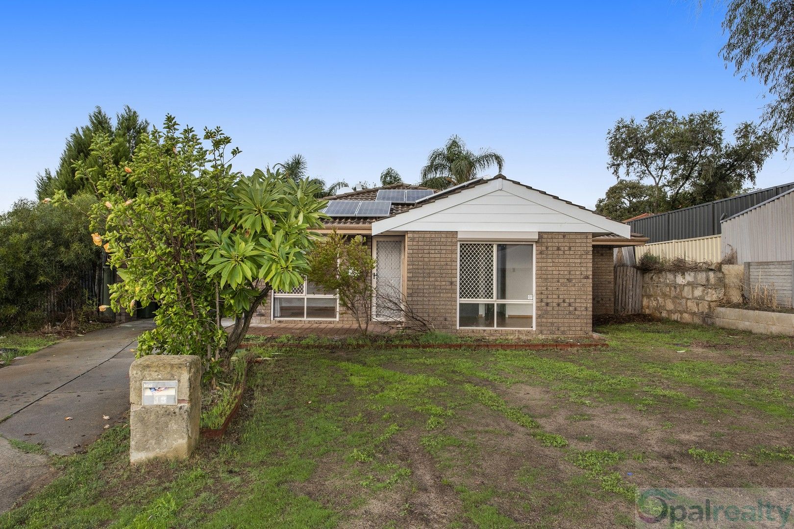 5 bedrooms House in 13 Hargrave Place PARMELIA WA, 6167