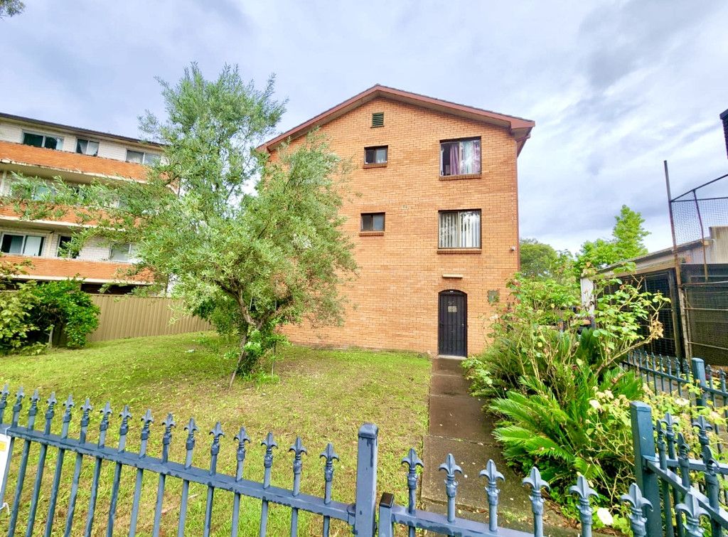 2 bedrooms Apartment / Unit / Flat in 5/1A Waterside Crescent CARRAMAR NSW, 2163