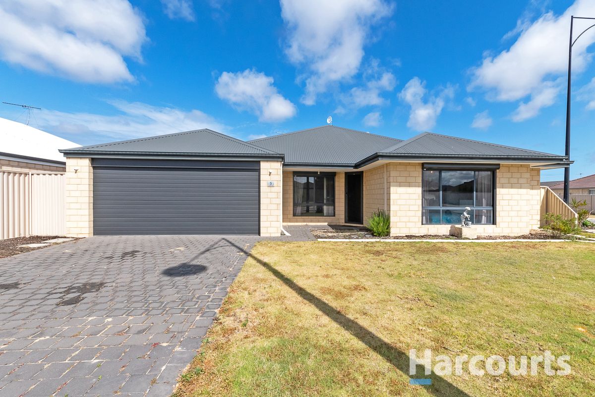4 bedrooms House in 5 Plumeria Rise SINAGRA WA, 6065