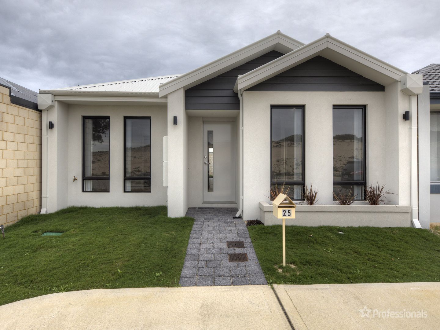 25 Reef Break Drive, Two Rocks WA 6037 - House For Rent - $500 | Domain