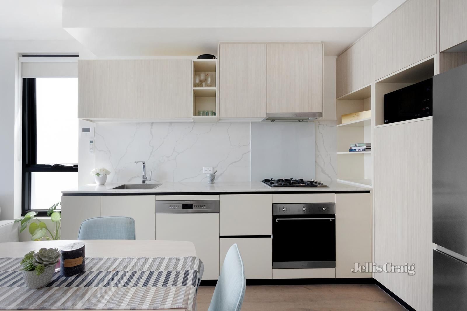 2 bedrooms Apartment / Unit / Flat in 126/801 Centre Road BENTLEIGH EAST VIC, 3165