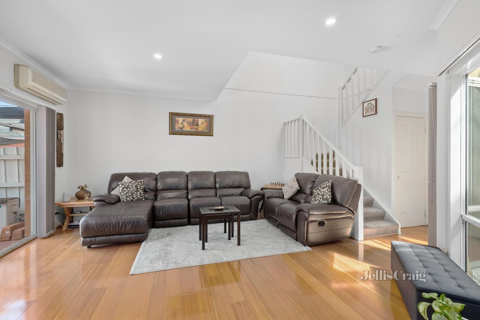 15 Hawthorn Way, Glen Waverley VIC 3150, Image 2