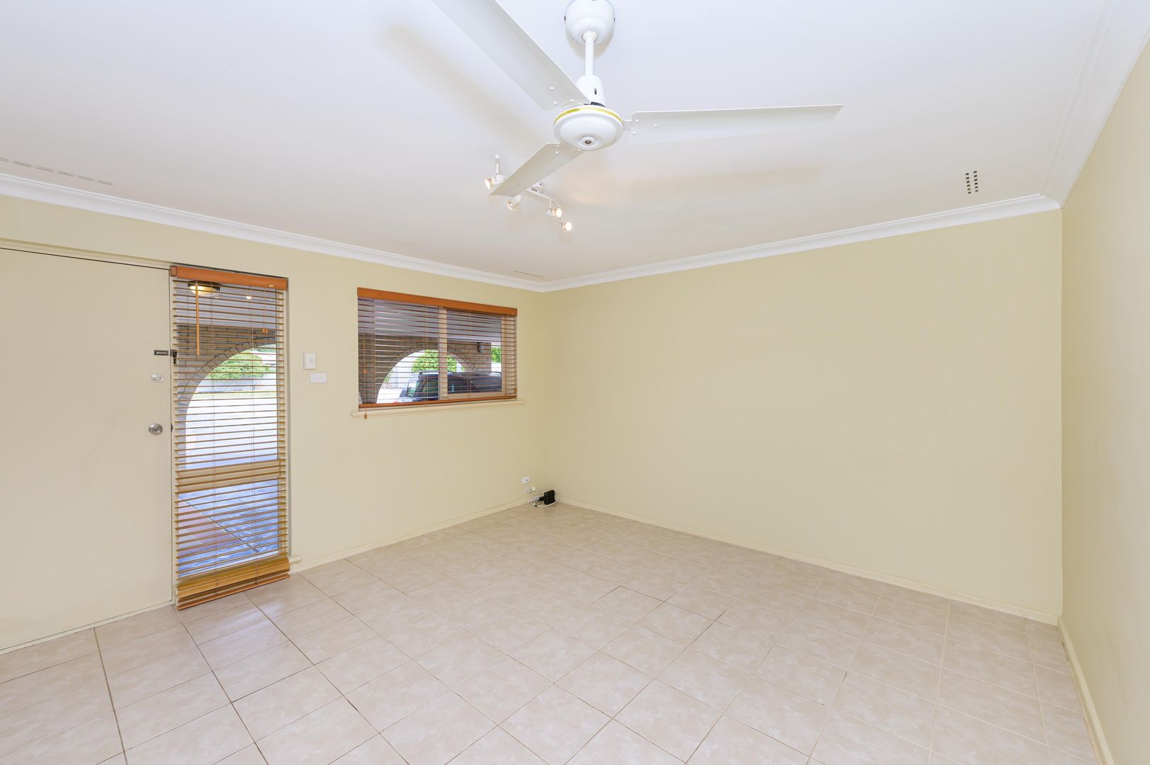 8A Clevedon Place, Kallaroo WA 6025, Image 2