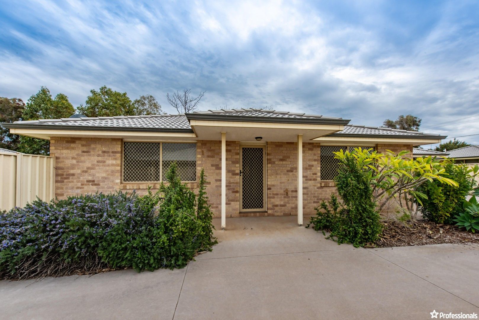 2/246 Place Road, Wonthella WA 6530, Image 0