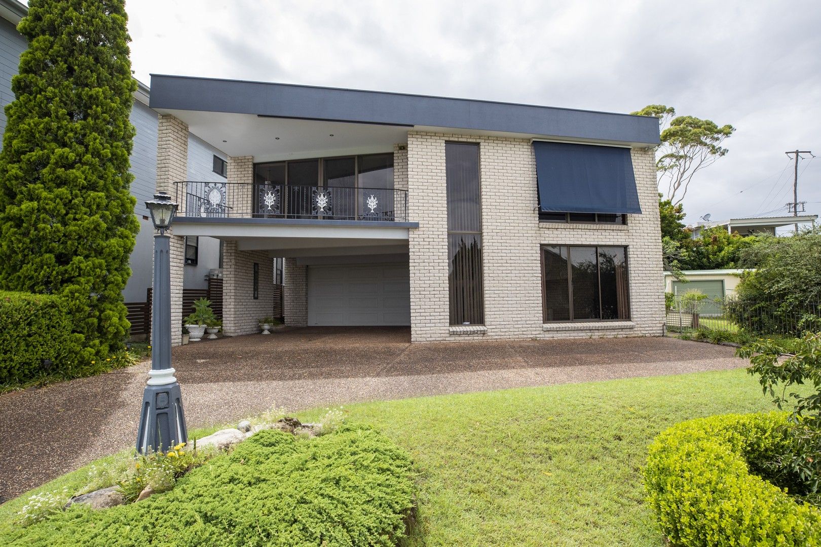 4 bedrooms House in 16 Short Street SPEERS POINT NSW, 2284