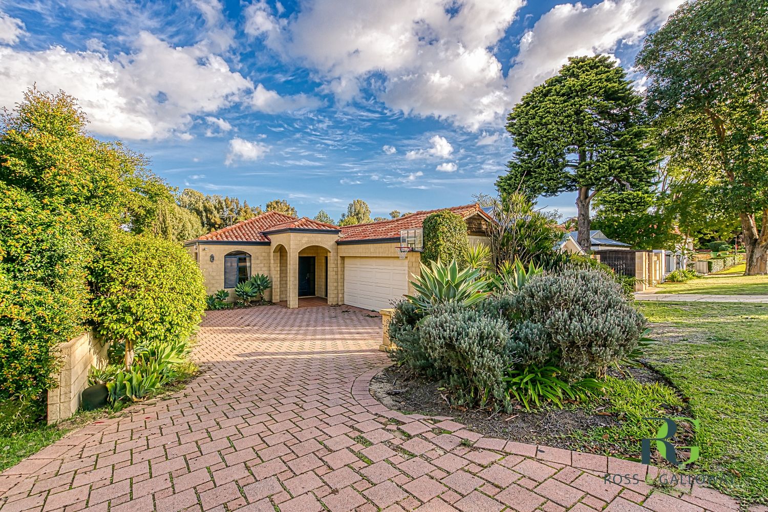 4 bedrooms House in 2a Dandenong Road ATTADALE WA, 6156