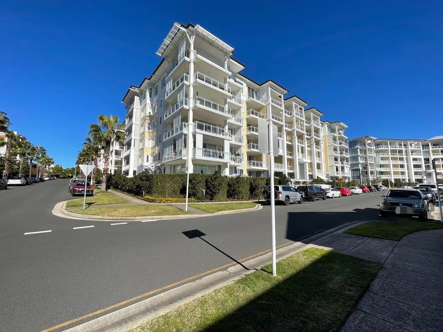 1 bedrooms Apartment / Unit / Flat in 306/50 Peninsula Drive BREAKFAST POINT NSW, 2137