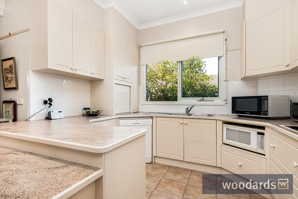 10 Wahroongaa Crescent, Murrumbeena VIC 3163, Image 2