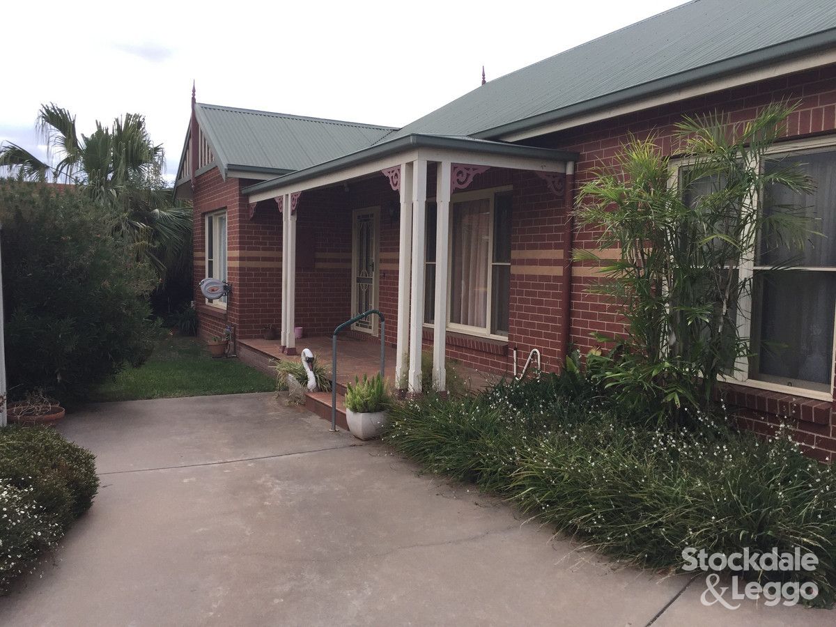 3 bedrooms Townhouse in 2/27 Sobraon Street SHEPPARTON VIC, 3630