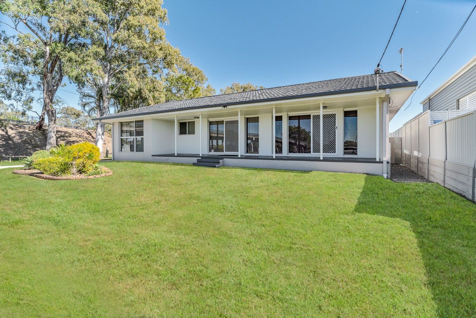 3 bedrooms House in 30 Boykambil Esplanade HOPE ISLAND QLD, 4212