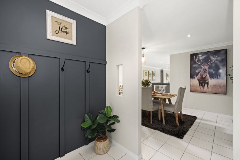 5 bedrooms House in 23 Brickondon Crescent ANNANDALE QLD, 4814