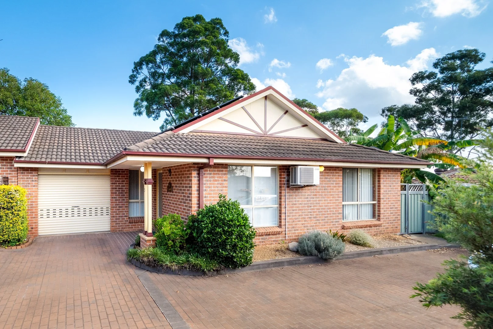 3/8 Sherack Place, Minto NSW 2566