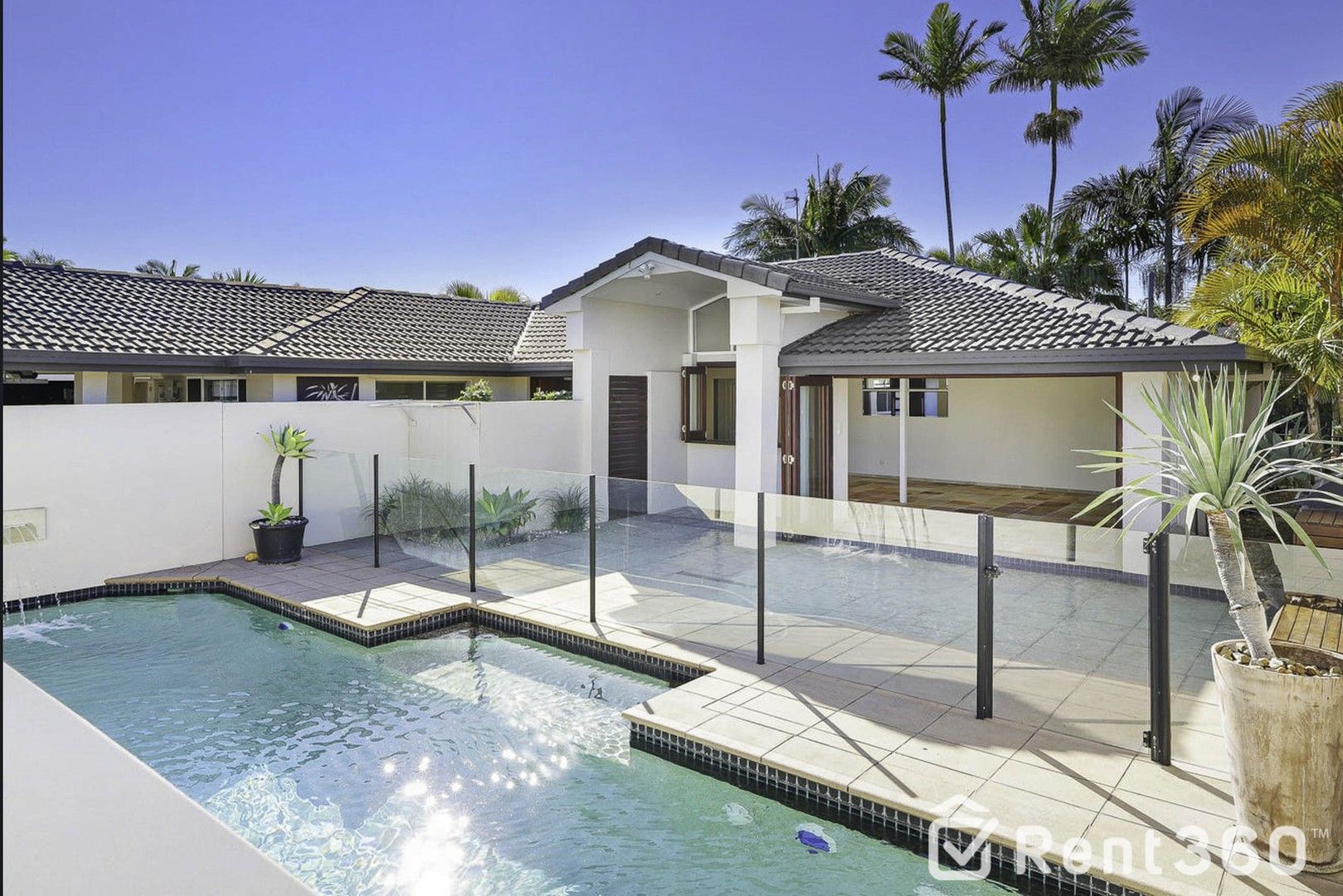 4 bedrooms House in 5 Wewak Avenue RUNAWAY BAY QLD, 4216