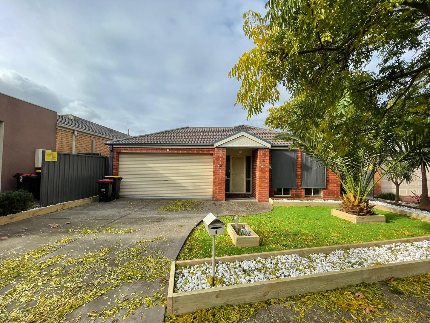 4 bedrooms House in 4 Klippel way CAROLINE SPRINGS VIC, 3023
