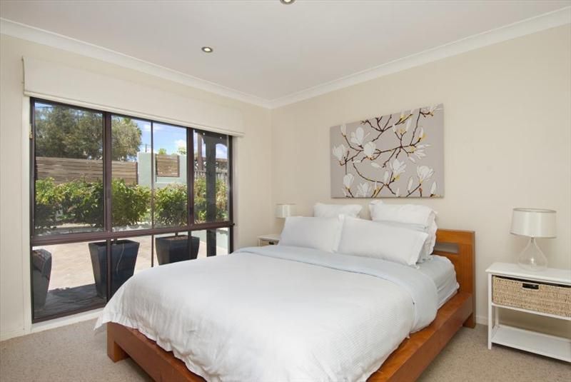 2 Peronne Parade, Allambie NSW 2100, Image 2