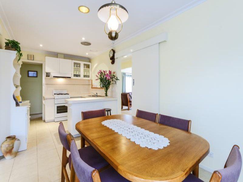 2 Englewood Court, Belmont VIC 3216, Image 2