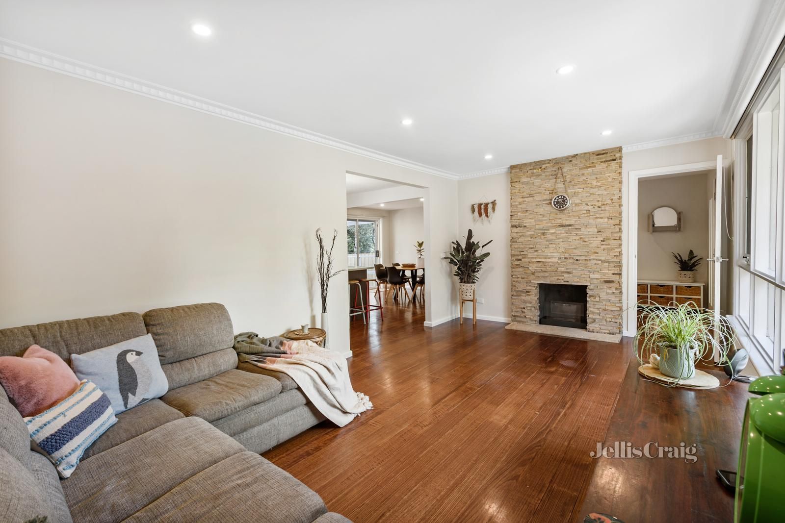 4 Carlyle Street, Croydon VIC 3136, Image 2