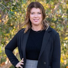 Nikki Warwick | Madden & Warwick | Real Estate Agent in