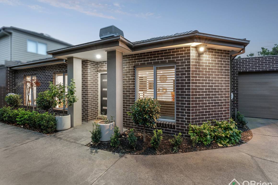 Picture of 2/20 Berry Avenue, EDITHVALE VIC 3196