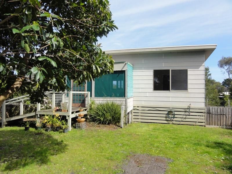 22 Townsend Street, PORT WELSHPOOL VIC 3965, Image 0