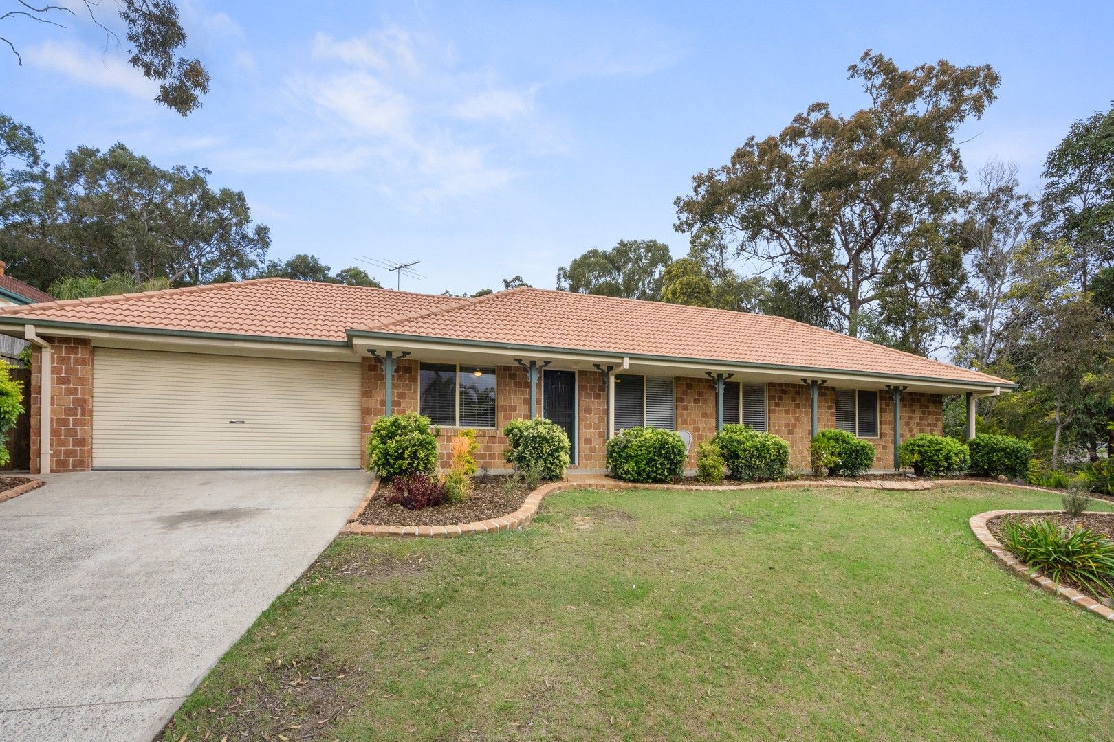 4 bedrooms House in 10 Flowers Street ALEXANDRA HILLS QLD, 4161