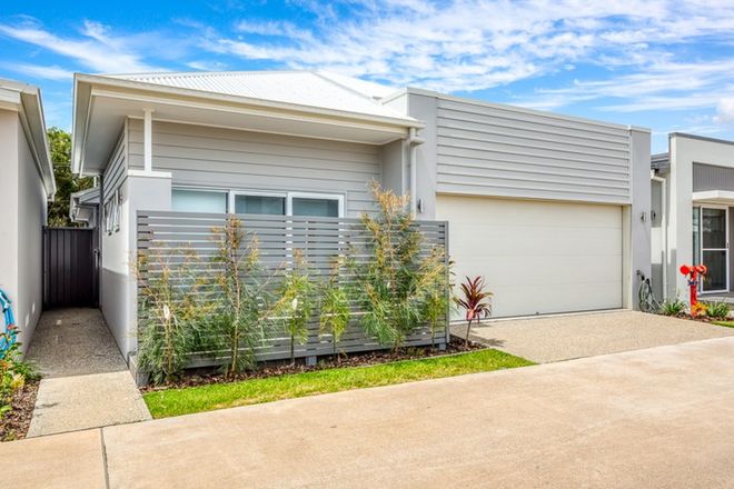 Picture of 9/2 Spinnaker Drive, SANDSTONE POINT QLD 4511