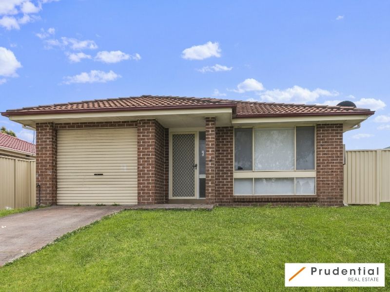 3 bedrooms House in 15 Falcon Circuit GREEN VALLEY NSW, 2168