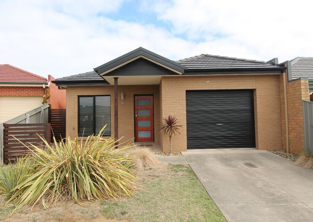 2 bedrooms Townhouse in 10 Schomberg Place WARRNAMBOOL VIC, 3280