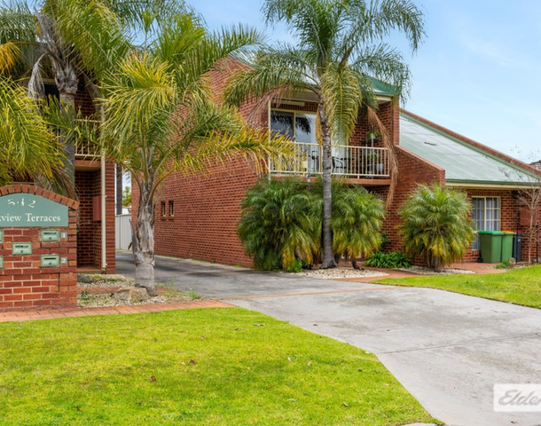 2/542 Kotthoff Street, Lavington NSW 2641