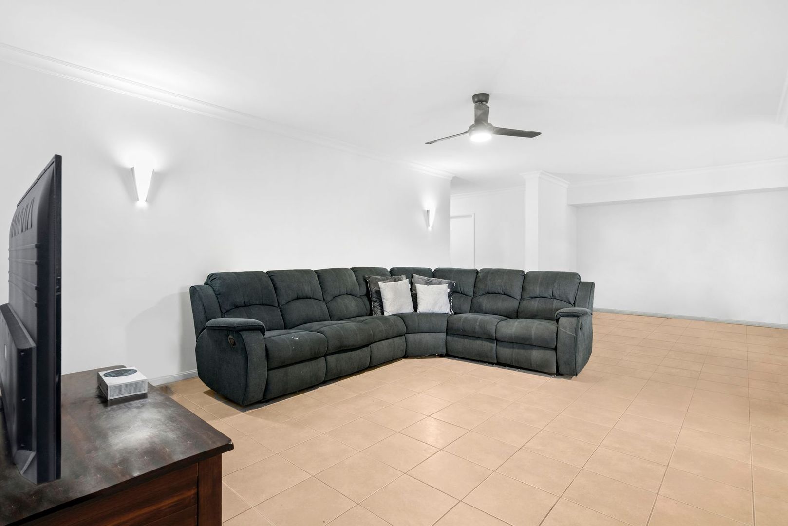 411/2-10 Greenslopes Street, Cairns North QLD 4870, Image 2