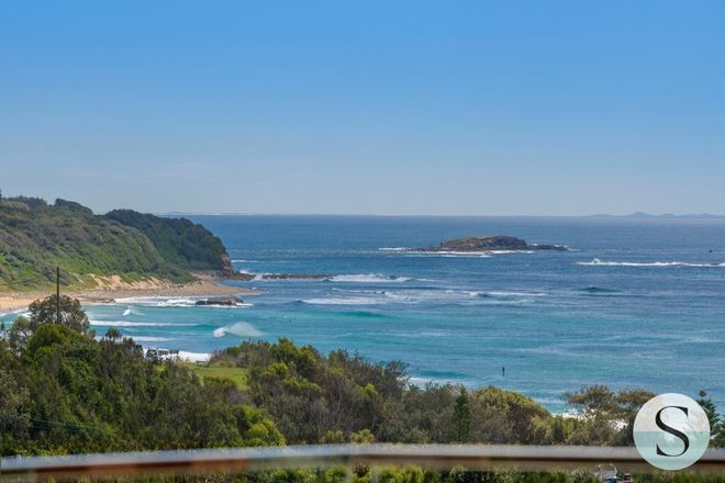 Picture of 10 Barellan Street, CAVES BEACH NSW 2281