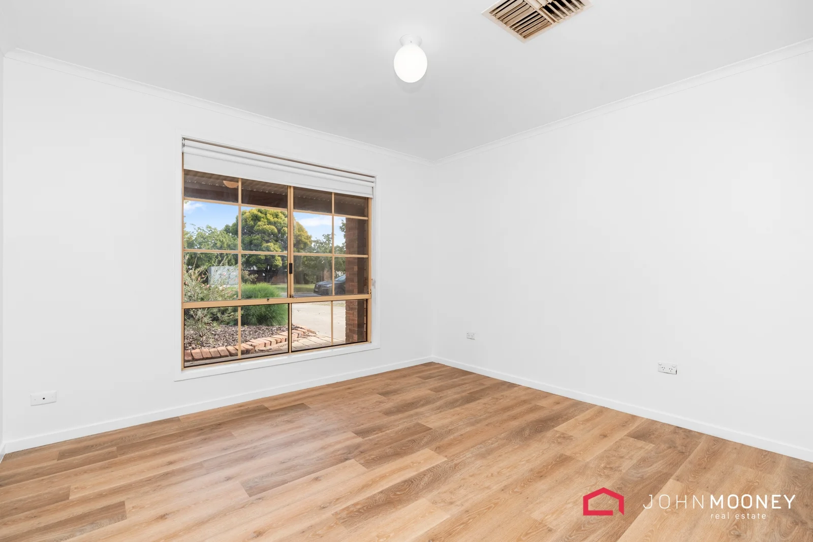 Additional image 13 of 20 Karoom Drive, Glenfield Park NSW 2650