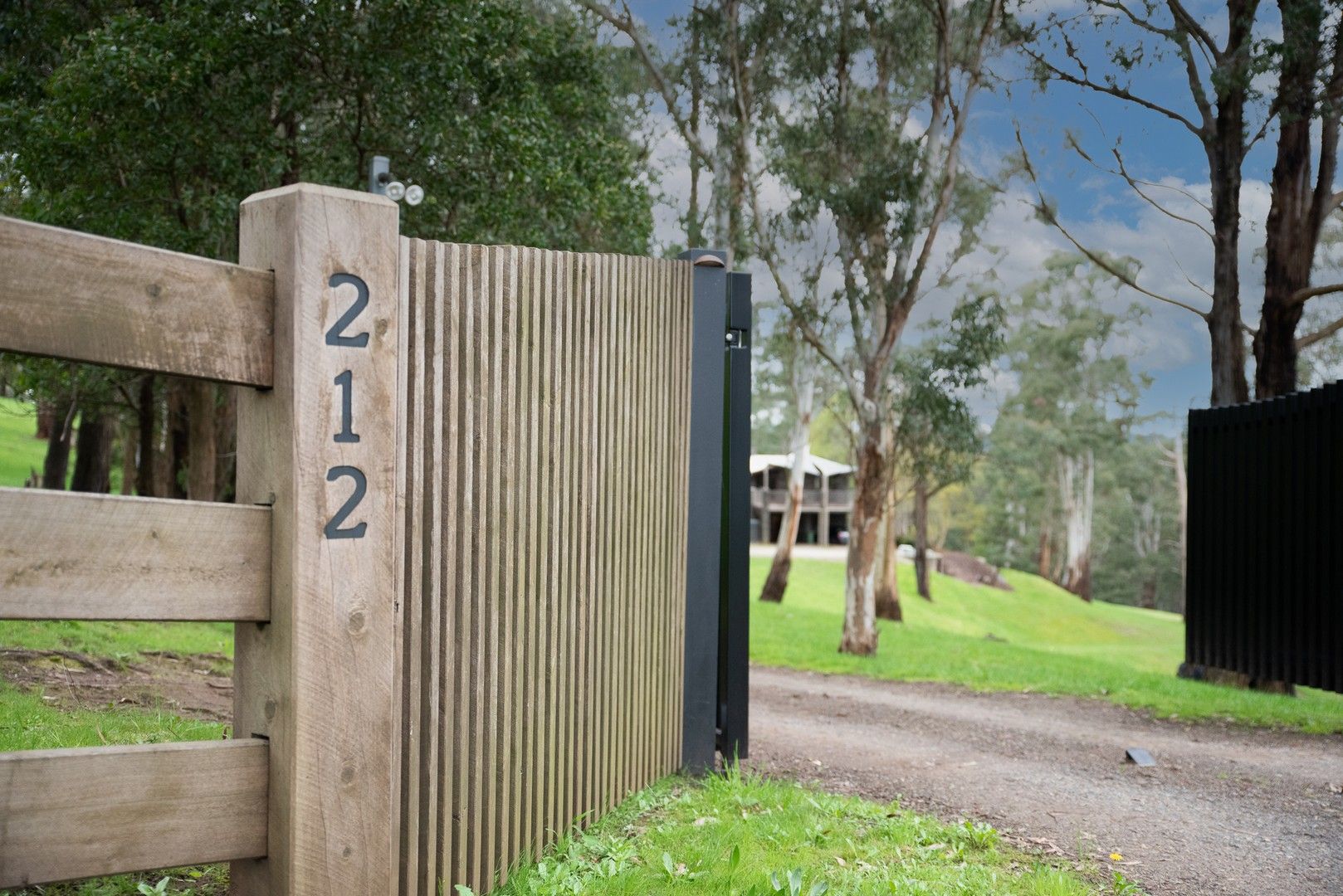 4 bedrooms House in 212-300 King Road HARKAWAY VIC, 3806