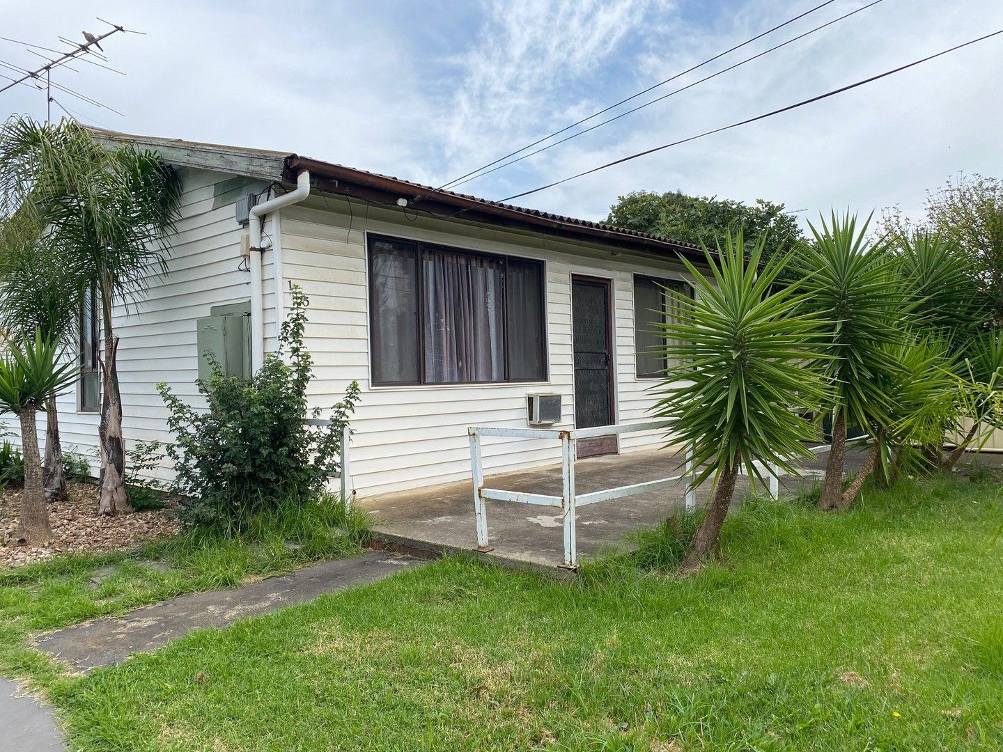 3 bedrooms House in 1/75 Ivanhoe Avenue ST ALBANS VIC, 3021