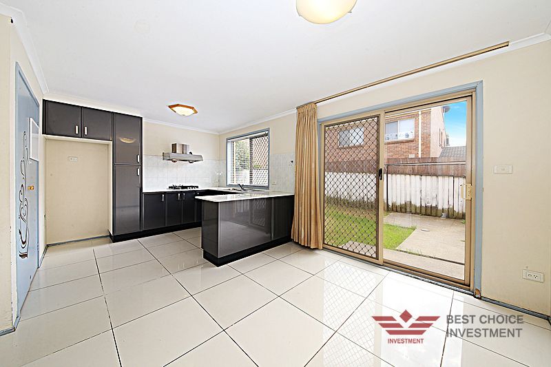 12 Sugarwood Grove, Greenacre NSW 2190, Image 2