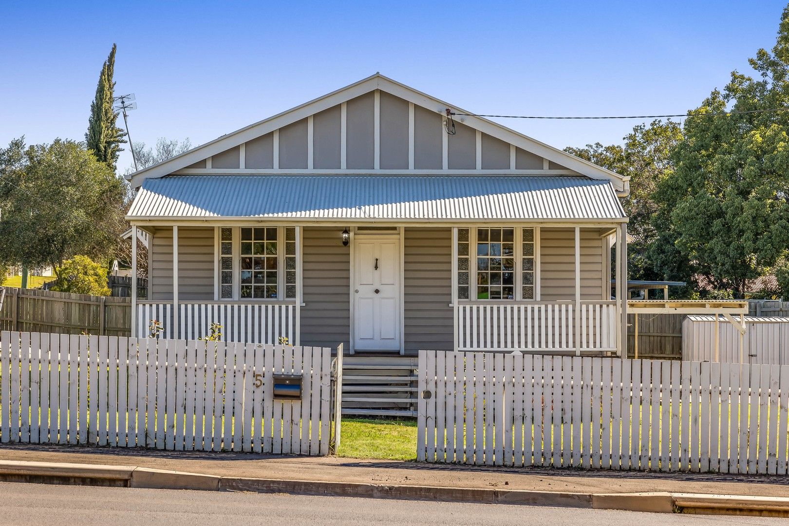 3 bedrooms House in 5 West Street NEWTOWN QLD, 4350