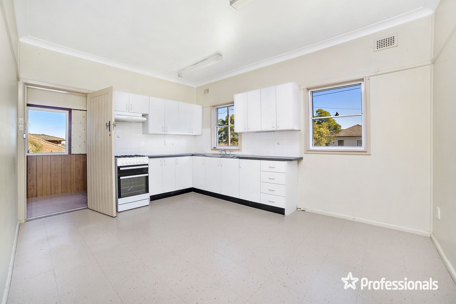 6 Baddeley Street, Padstow NSW 2211, Image 2