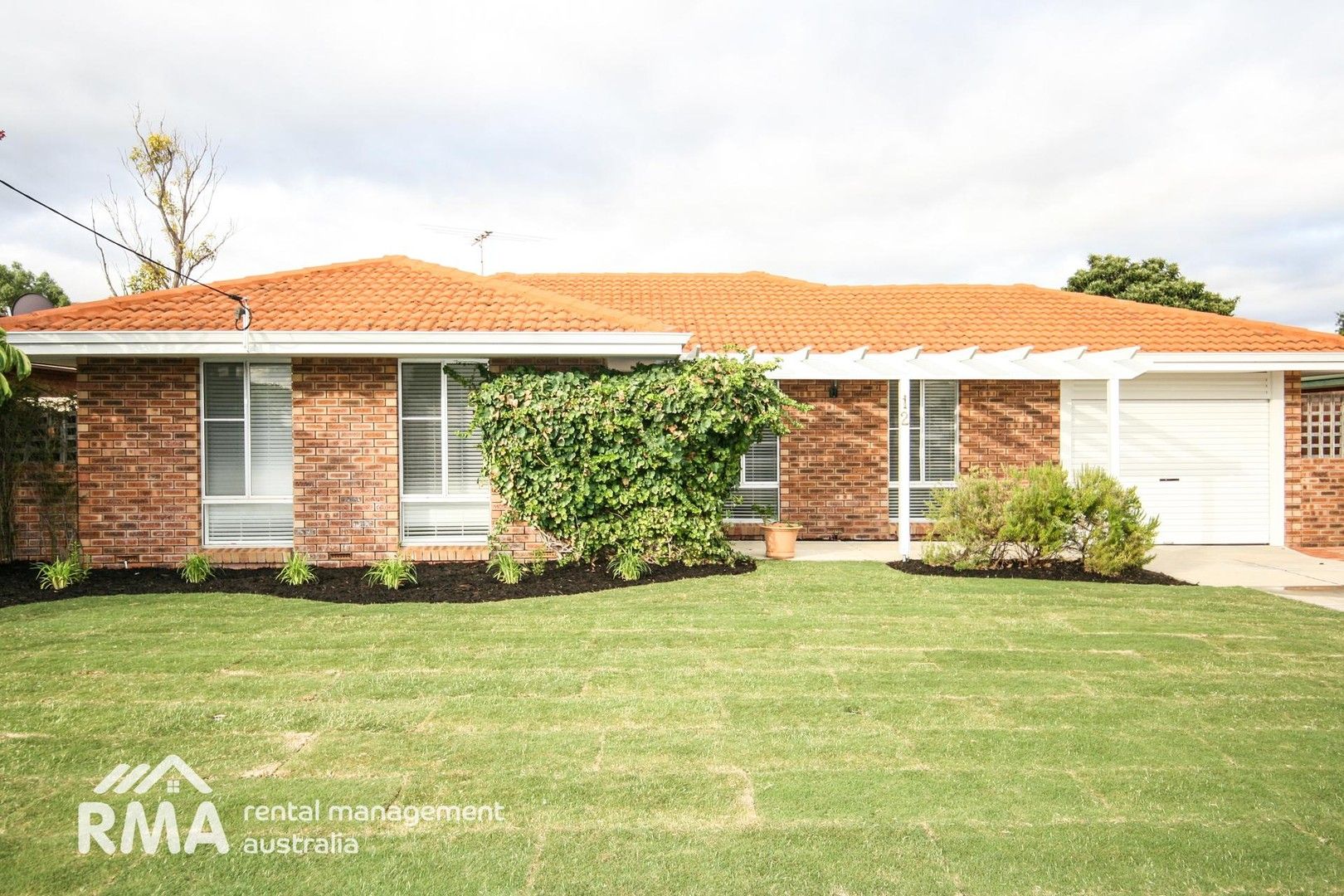 3 bedrooms House in 12 Markaling Close HILLMAN WA, 6168