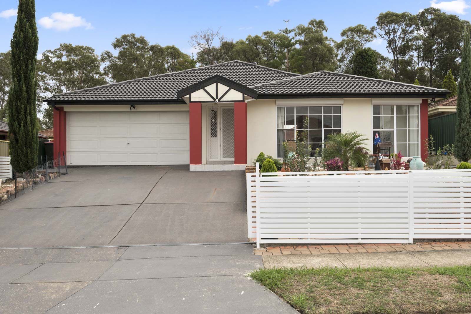 5 Opal Place, Bossley Park NSW 2176