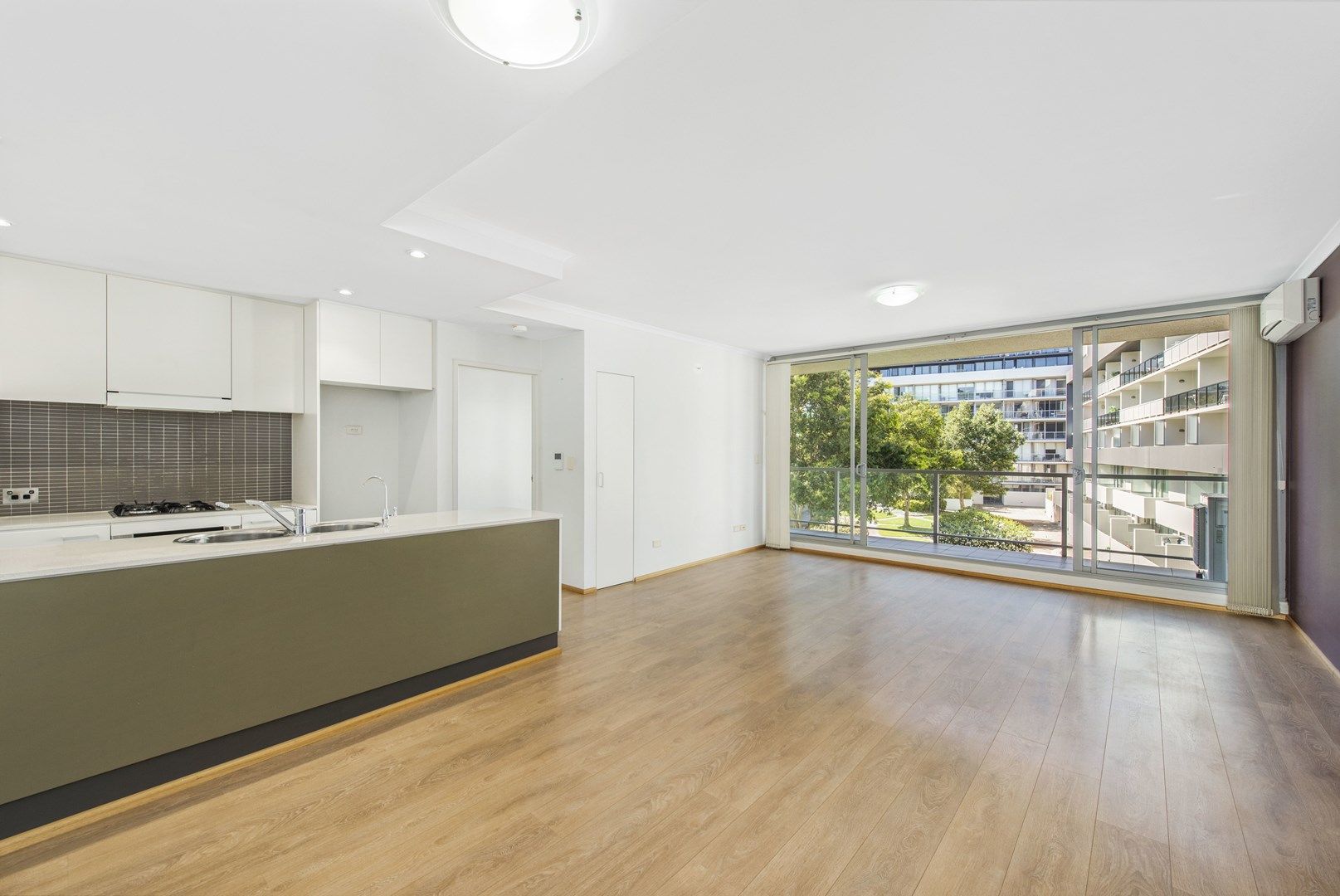 2 bedrooms Apartment / Unit / Flat in 2 Hutchinson Walk ZETLAND NSW, 2017