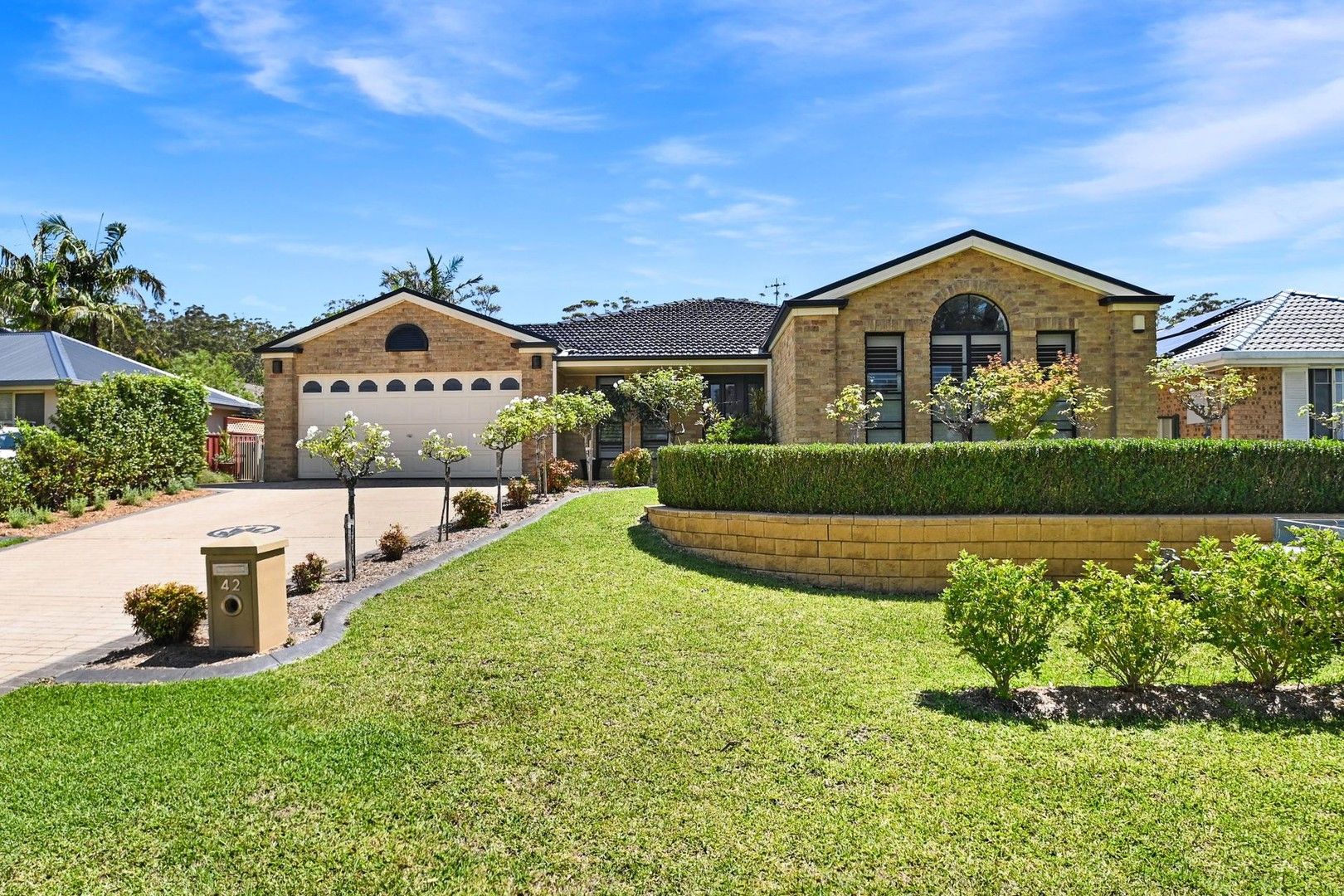 4 bedrooms House in 42 Stott Crescent CALLALA BAY NSW, 2540