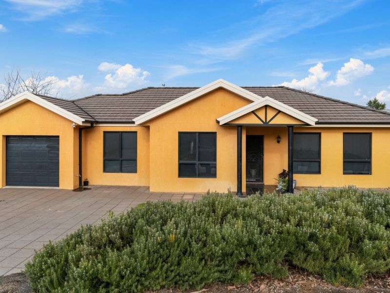 3 bedrooms Villa in 2/12 Kimberley Drive TATTON NSW, 2650