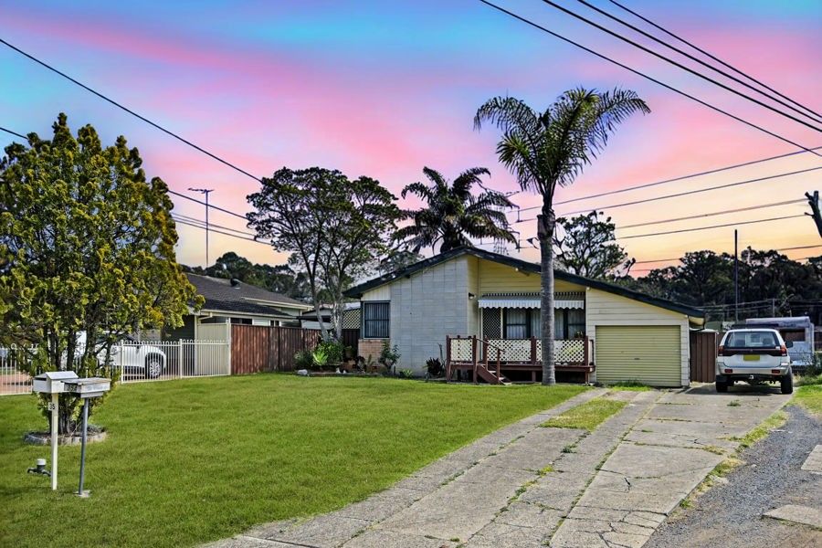 35 Palau Crescent, Lethbridge Park NSW 2770, Image 2
