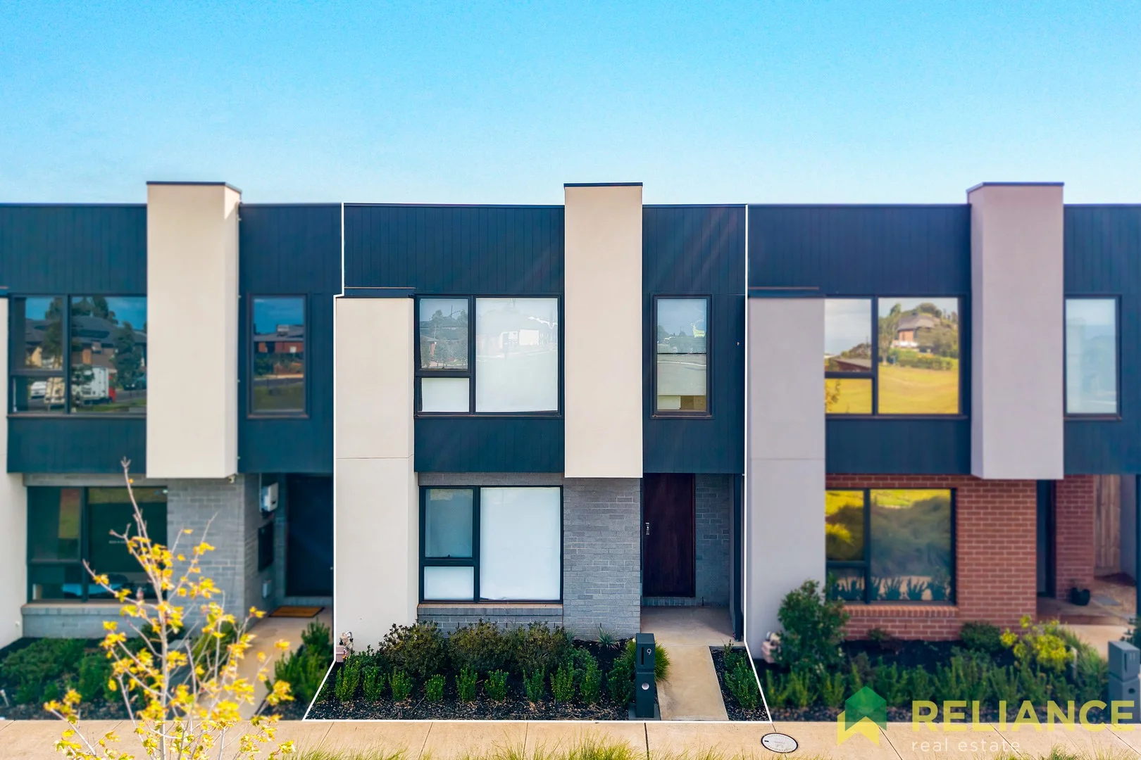 9 Odin Walk, Melton South VIC 3338