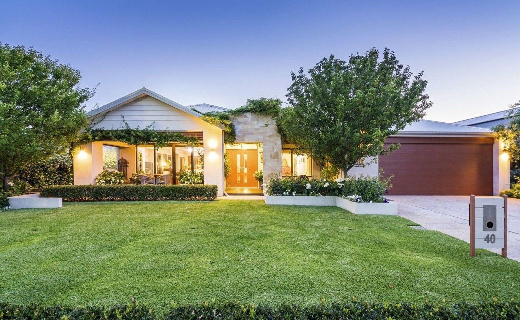 4 bedrooms House in 40 Freycinet Circuit AUBIN GROVE WA, 6164