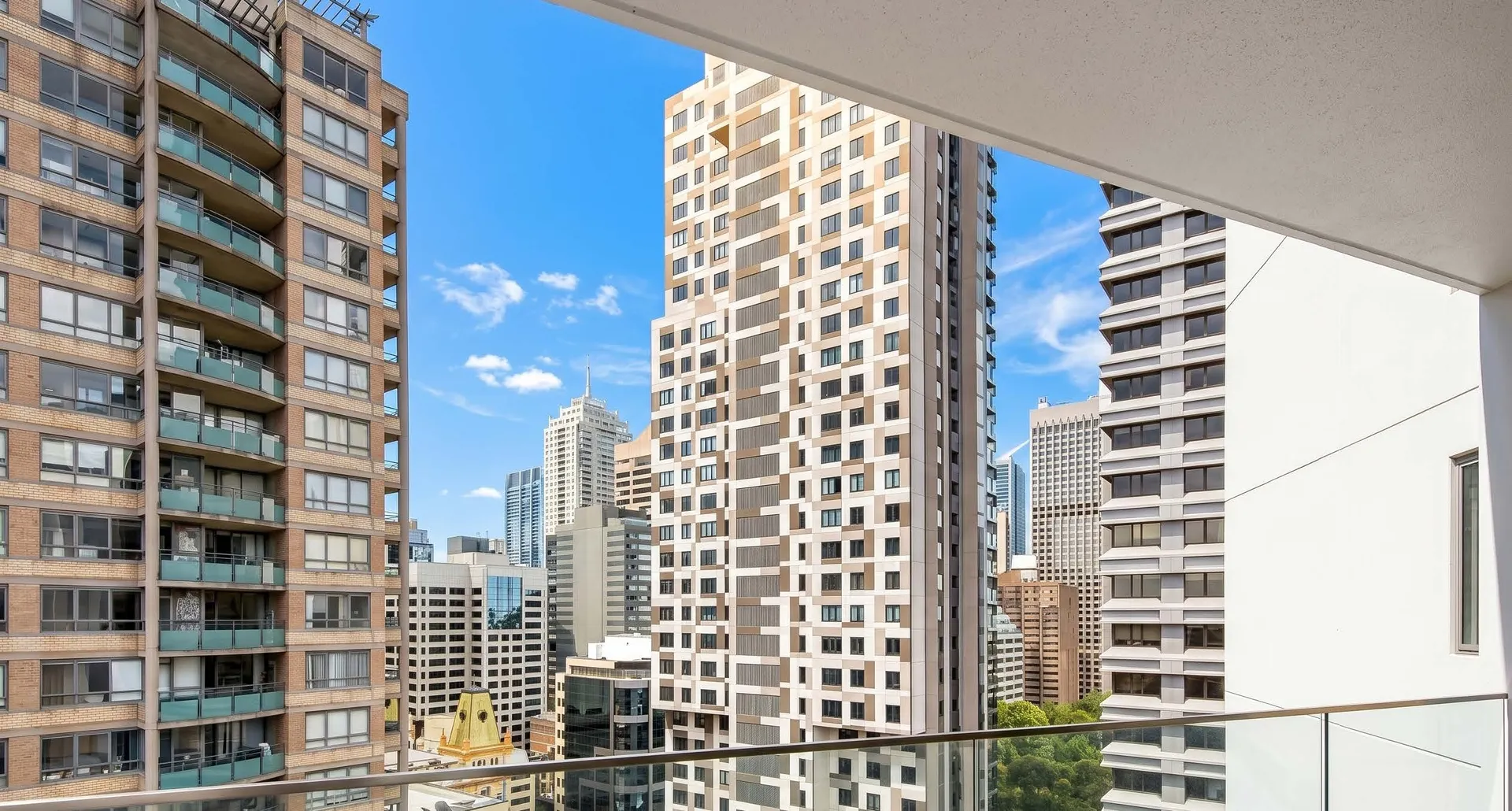 Contemporary City Living in the Exclusive 'Aspire' Building – další